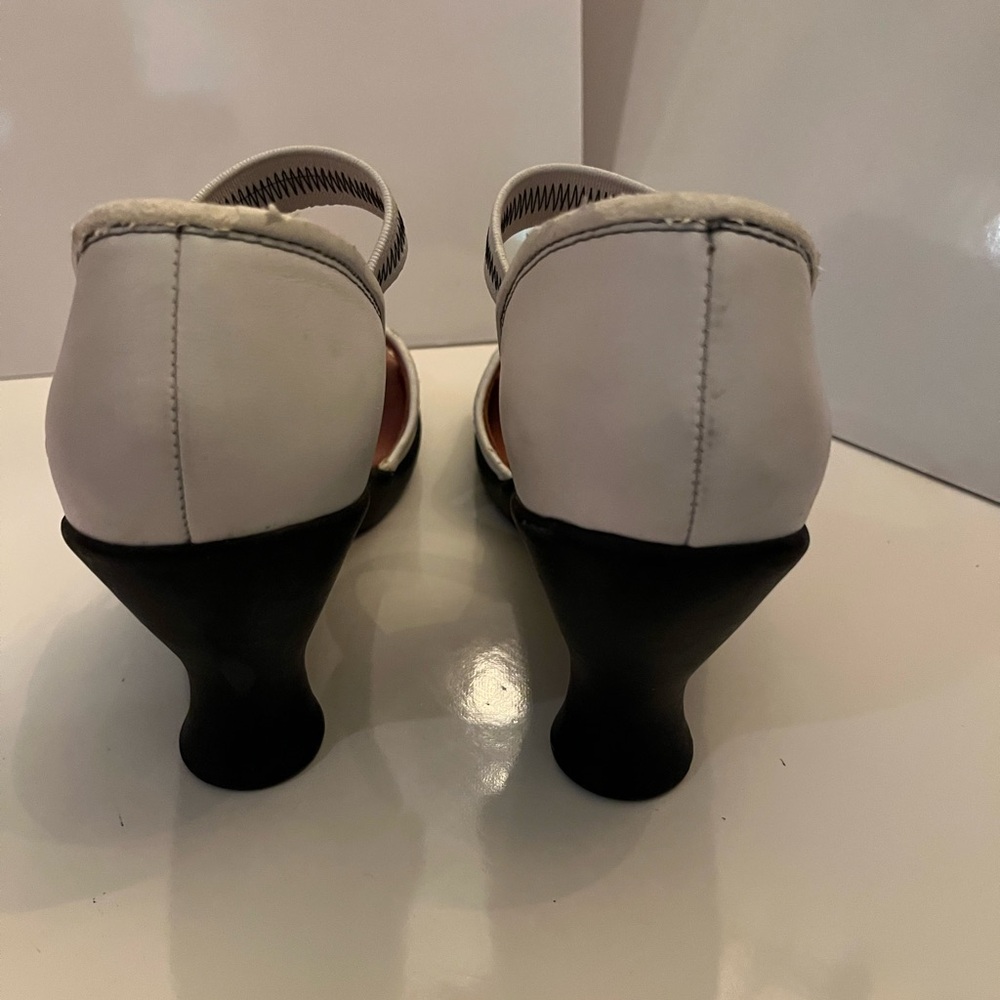 John Fluevog Mae White with black stitch PROJECT SHOE 9.5w - Picture 8 of 11